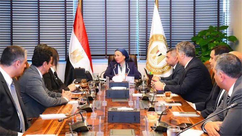 وزيرة البيئة تلتقي مجلس إدارة الجمعية المصرية لشباب الأعمال لبحث فرص الاستثمار في المجال البيئي