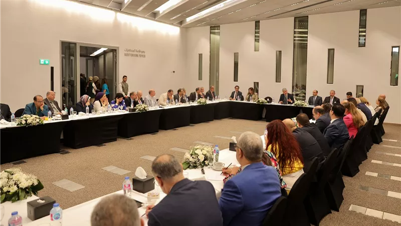 وزير السياحة والآثار يلتقي مع رؤساء مجالس إدارات وتحرير الصحف القومية والخاصة