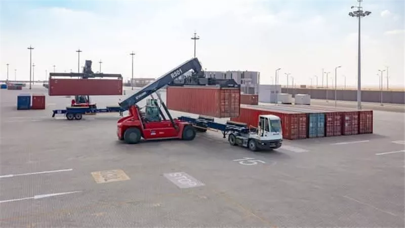 النقل تدعو المستثمرين ورجال الأعمال وكافة المصدرين والمنتجين للاستثمار في مجال الموانئ الجافة والمناطق اللوجيستية 