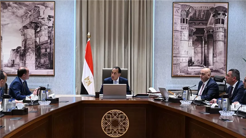 رئيس الوزراء يستعرض جهود تعزيز استدامة جهاز تنمية المشروعات المتوسطة والصغيرة ومتناهية الصغر 