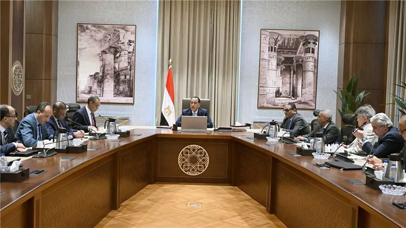 رئيس الوزراء يتابع إجراءات طرح إدارة وتشغيل مشروع 