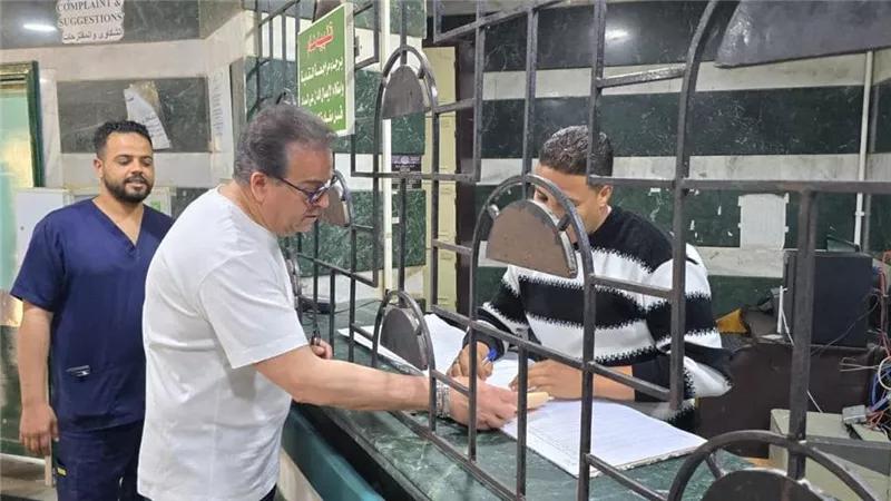 نائب رئيس مجلس الوزراء وزير الصحة يتفقد مستشفى البنك الأهلي