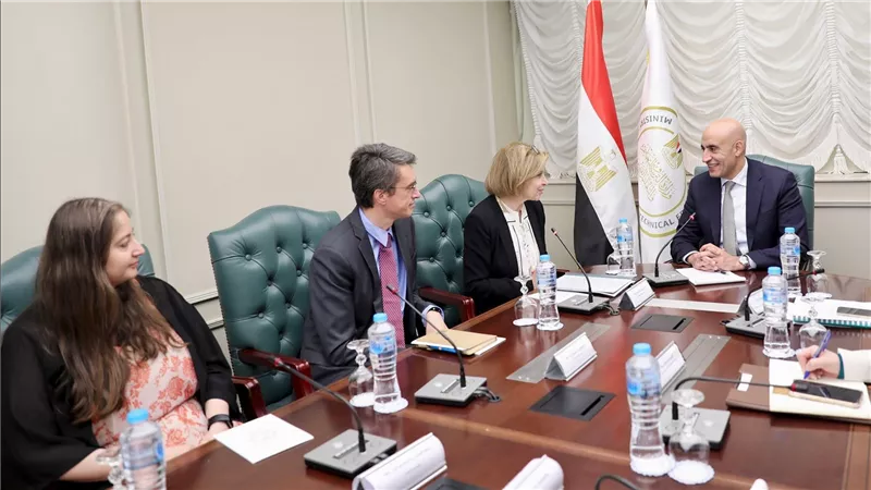 وزير التربية والتعليم يلتقى بوفد من البنك الدولي لبحث سبل تعزيز أوجه التعاون المشترك في مجال التعليم قبل الجامعي