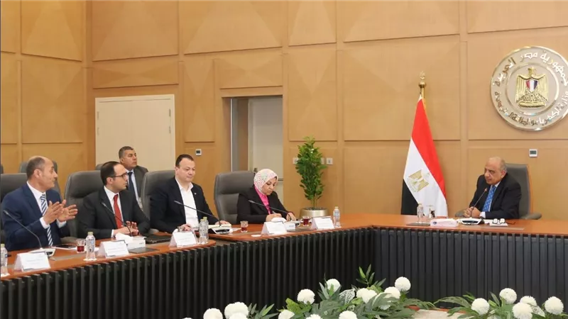وزير الكهرباء يتابع مشروعات دعم الشبكة القومية وإضافة قدرات توليدية من الطاقات المتجددة 