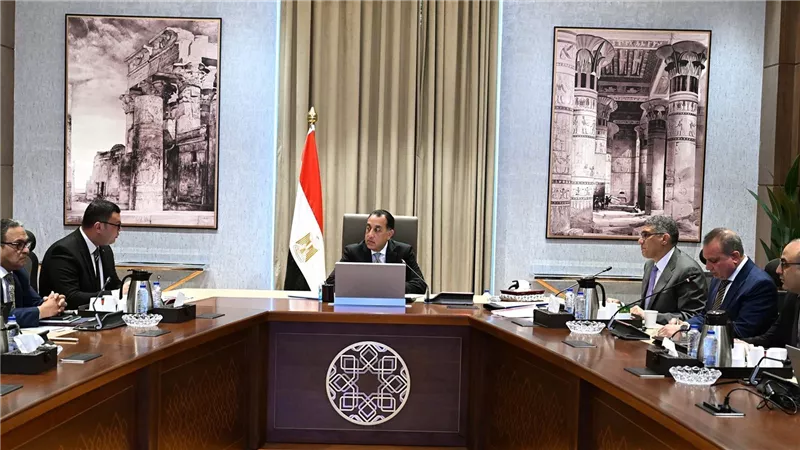 رئيس الوزراء يتابع الموقف التنفيذي لتطوير أرض مطار إمبابة ومنطقة عزيز عزت