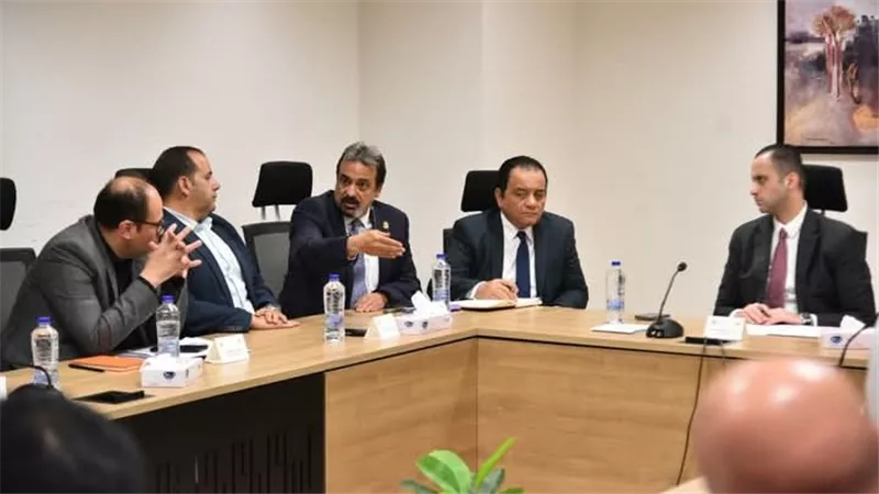 نائب وزير الصحة يتابع ميكنة خدمات الغسيل الكلوي ومشروع الرعايات والحضانات