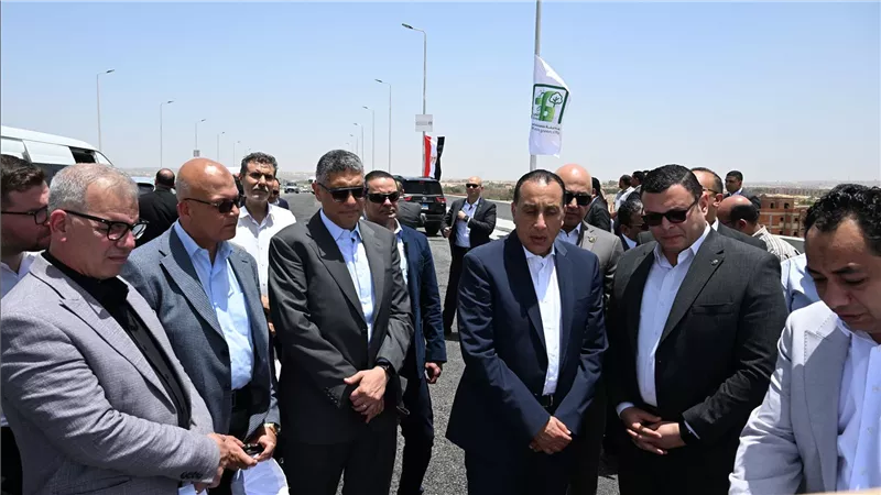 رئيس الوزراء يتابع موقف المشروعات الجارية بمنطقة 
