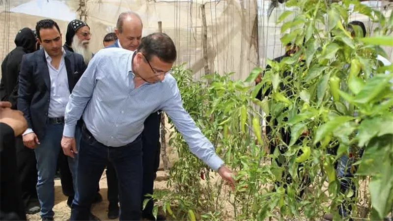 وزير الزراعة يتفقد المزارع والمشروعات الإنتاجية بدير مارمينا بالإسكندرية