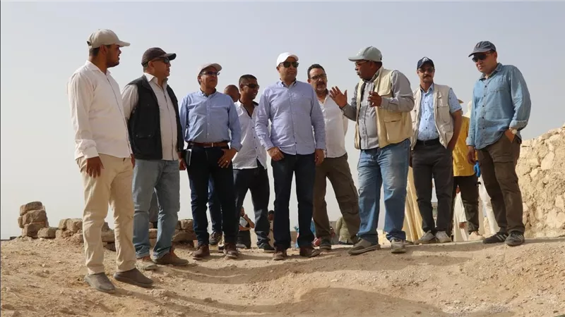  وزير السياحة والآثار : الكشف عن ثلاث مقابر جديدة لكبار رجال الدولة بمنطقة ذراع أبو النجا بالأقصر من عصر الدولة الحديثة