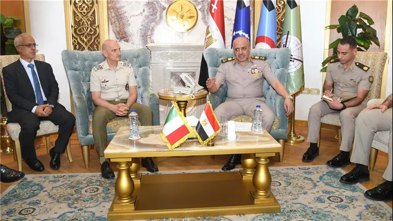 الفريق أحمد خليفة رئيس أركان حرب القوات المسلحة يلتقى رئيس هيئة الأركان المشتركة الإيطالية