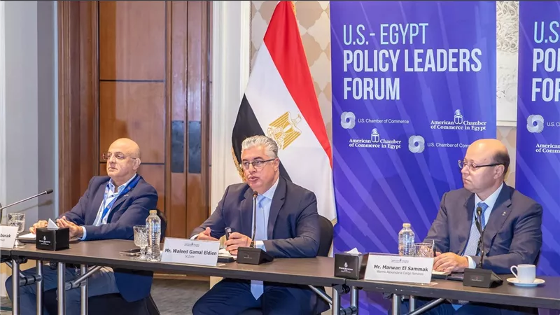 رئيس اقتصادية قناة السويس يشارك بمائدة مستديرة بعنوان 