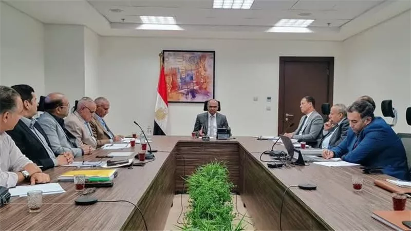 نائب وزير الاسكان يتابع الموقف التنفيذى لمشروع إنشاء محطة مياه منشأة القناطر
