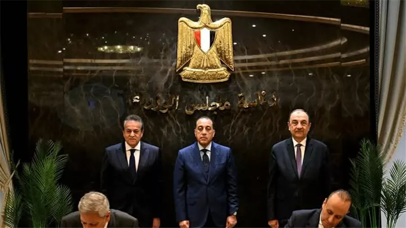رئيس الوزراء يشهد توقيع شراكة مصرية أمريكية لتصنيع وتصدير أدوية ومكملات غذائية