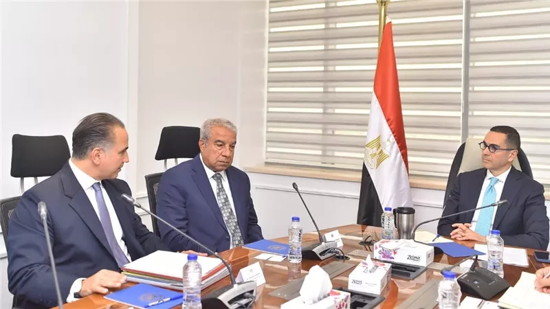 وزير الاستثمار يلتقي ممثلي تحالف صناعي دولي لبحث فرص التعاون في قطاع التكنولوجيا البيئية ومعالجة مياه الصرف الصناعي 