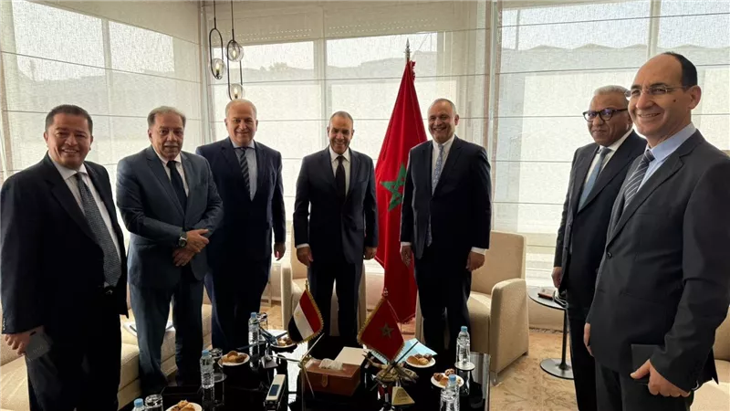لقاء وزير الخارجية والهجرة مع وزير الصناعة والتجارة المغربي في الرباط