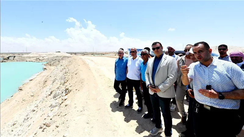 وزير الإسكان يتفقد مشروع M8 by the lake وأعمال البحيرات والطرق وبوابات 