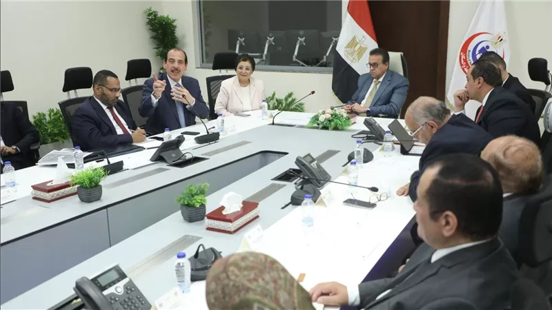 وزير الصحة يناقش خطة التأمين الطبي استعداداً لعيد الأضحى المبارك