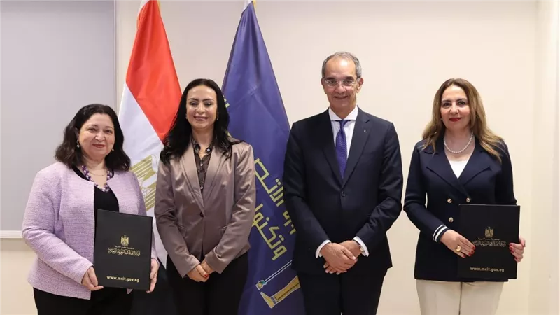 وزيرا الاتصالات والتضامن الاجتماعى يشهدان توقيع مذكرة تفاهم وبروتوكولين للتعاون