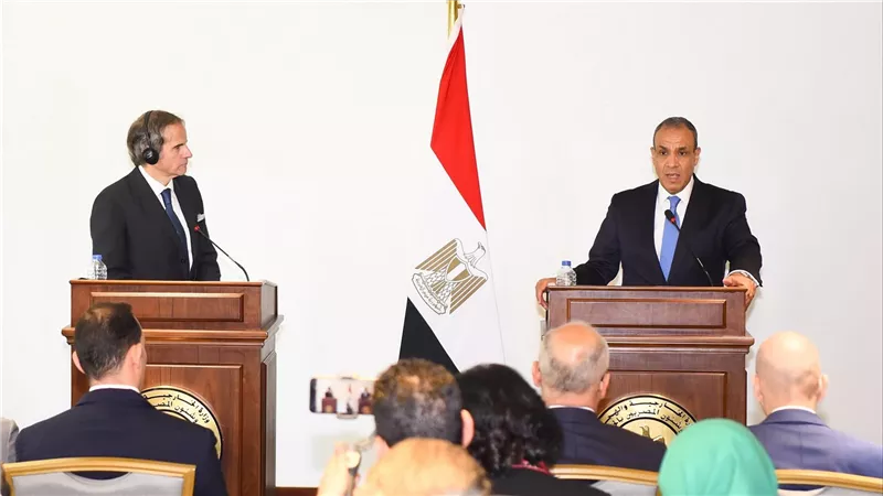 وزير الخارجية والهجرة يلتقي بالمدير العام للوكالة الدولية للطاقة الذرية