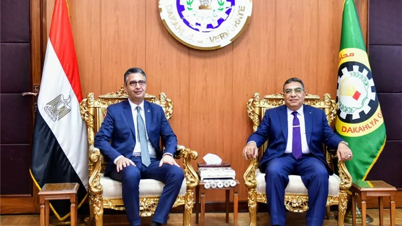 محافظ الدقهلية يستقبل وزير التموين بمكتبه في مستهل زيارته لعدد من المشروعات