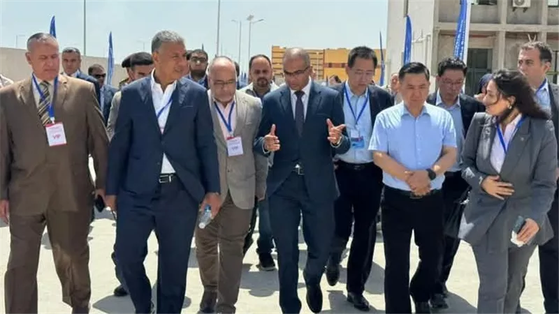 نائب وزير الإسكان يتفقد مصنع 