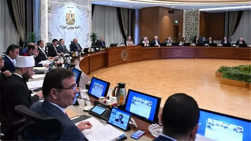 خلال اجتماع مجلس الوزراء..وزير قطاع الأعمال يستعرض الموقف التنفيذي لمشروع تطوير شركات الغزل والنسيج