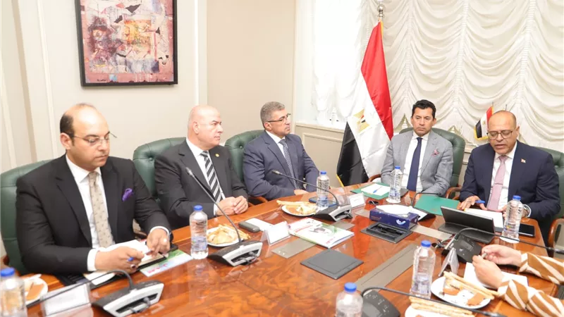 وزير العمل يستقبل وزير الشباب والرياضة لبحث التعاون في مجالات التوظيف والتدريب المهني