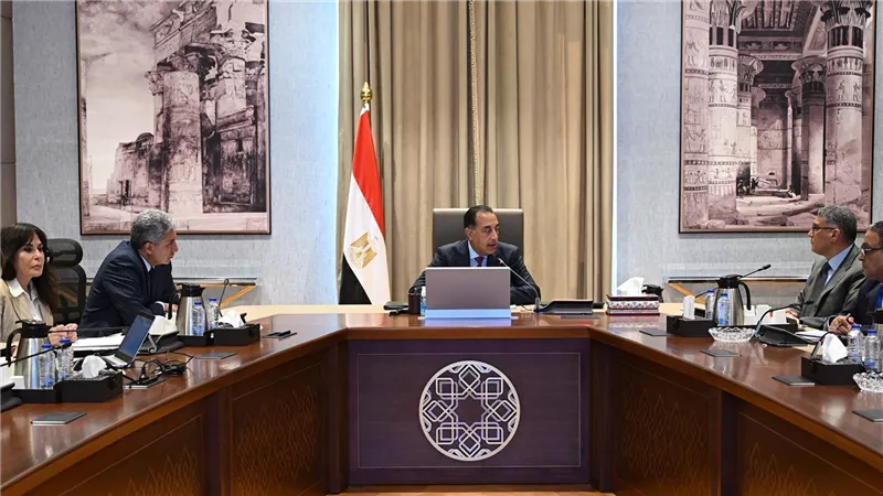 رئيس الوزراء يتابع الموقف التنفيذي للتشغيل التجريبي لمشروع تطوير منظومة زيارة أهرامات الجيزة