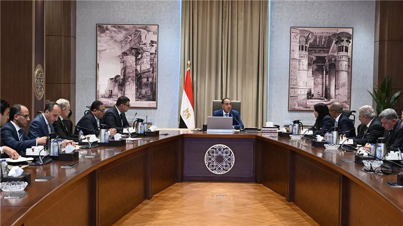 رئيس الوزراء يتابع خطط وإجراءات التوسع في مشروعات تحلية مياه البحر وتوطين الصناعة الخاصة بها