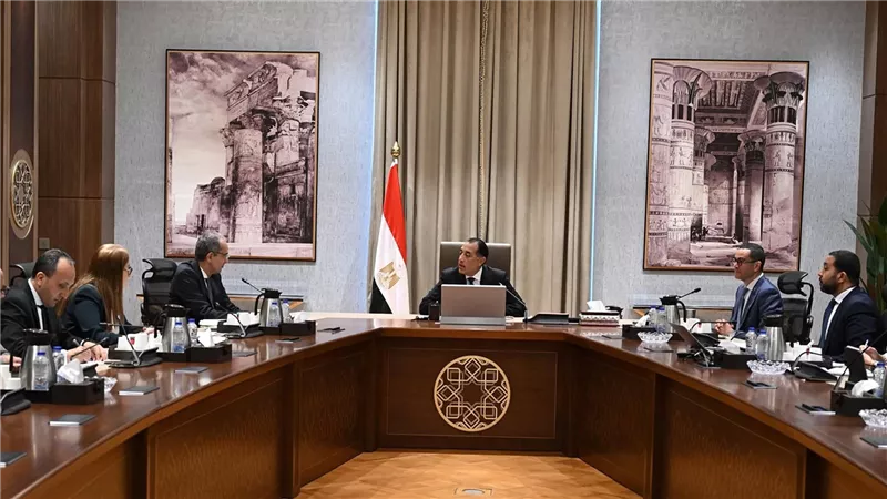 رئيس الوزراء يستعرض خطوات تنفيذ برنامج الطروحات الحكومية