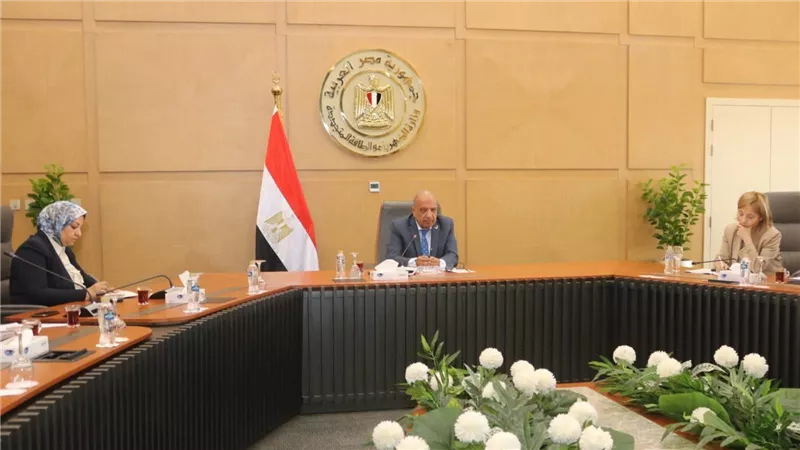 وزير الكهرباء يبحث مع وفدى بنك الاستثمار والاتحاد الأوروبيين سبل دعم الشراكة