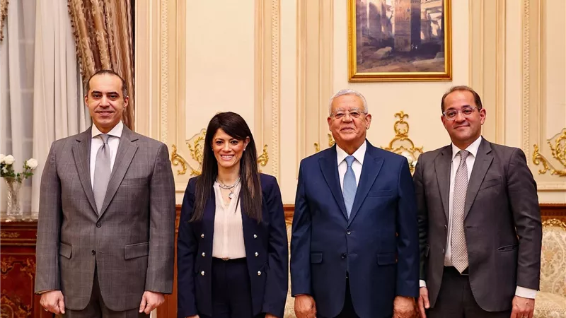 بمناسبة موافقة البرلمان على قانون الموازنة العامة.. رئيس النواب يستقبل وزراء الشئون النيابية والتخطيط والمالية