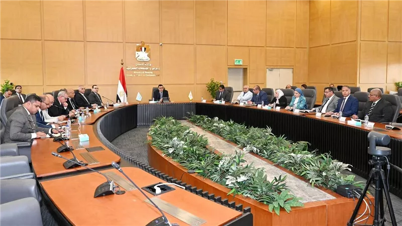وزير الإسكان يعقد اجتماعًا للجنة التنسيقية العليا