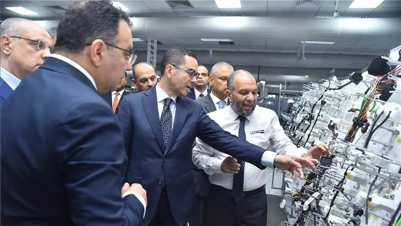 وزير الاستثمار يقوم بجولة تفقدية بعدد من الشركات بالمنطقة الحرة بمدينة نصر واستعراض خططها التوسعية بالسوق المصري