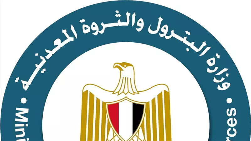 وزارة البترول تكشف تفاصيل جديدة حول حادث انهيار أحد الحفارات البحرية بمنطقة انتظار رأس غارب