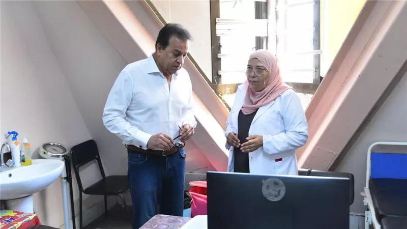 وزير الصحة يتفقد المركز الصحي الحضري بصقر قريش
