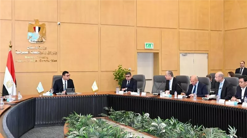 وزير الإسكان يعقد اجتماعًا لمتابعة موقف منطقة الأعمال المركزية بالعاصمة الإدارية الجديدة
