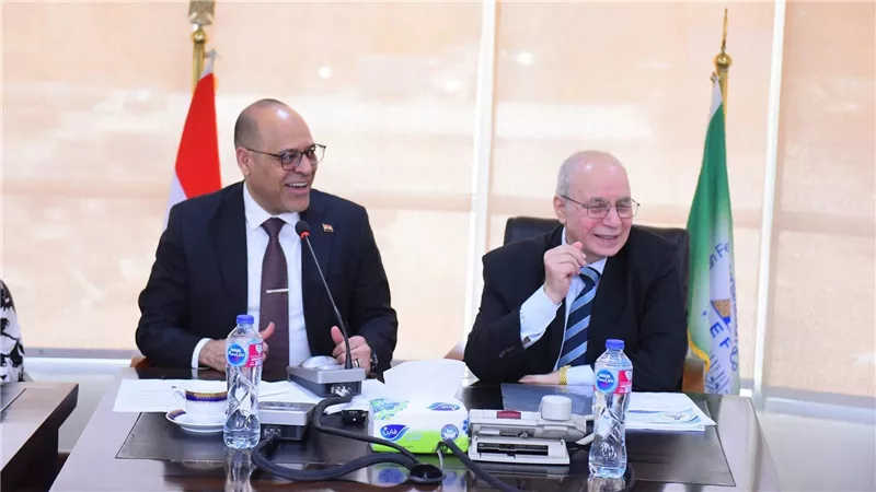 وزير العمل يلتقي قيادات الاتحاد المصري لمقاولي التشييد والبناء لتفعيل التعاون في الملفات المُشتركة