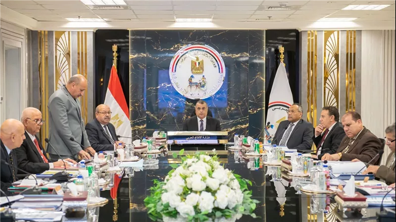 وزير الدولة للإنتاج الحربي يترأس اجتماعات لجنة تقييم واختيار القيادات العليا بالجهات التابعة للوزارة