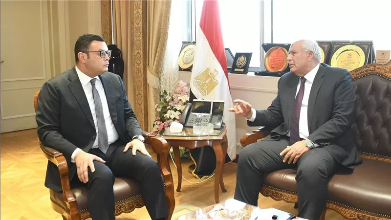 وزير الإسكان ومحافظ الوادي الجديد يبحثان عددًا من ملفات التعاون المشترك المتعلقة بمياه الشرب والصرف الصحي