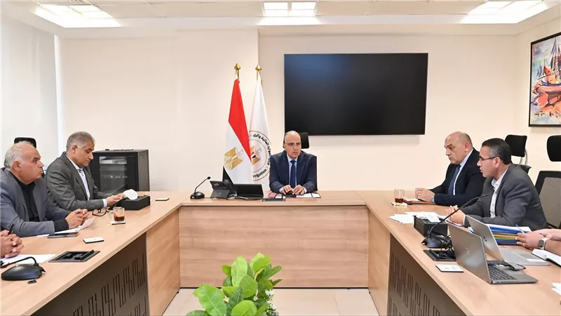 وزير الري يتابع حالة المنظومة المائية خلال فترة أقصى الاحتياجات المائية