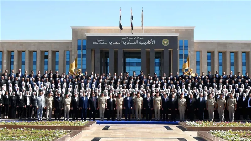 الأكاديمية العسكرية المصرية تنظم مراسم الإحتفال بتخرج دورات تدريبية جديدة من العاملين بوزارتى النقل والمالية بعد إنتهاء فترة تأهيلهم 