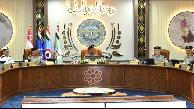 الإعـلان عن قبول دفعة جديدة بالأكاديمية العسكرية المصرية والكليات العسكرية للطلبة من حملة الثانوية العامة والثانوية الأزهرية والشهادات المعادلة وخريجى الجامعات الحكومية والخاصة حملة المؤهلات العليا 