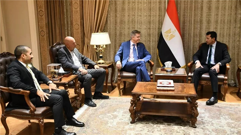 وزير الرياضة يلتقي رئيس الاتحاد الدولي للخماسي الحديث