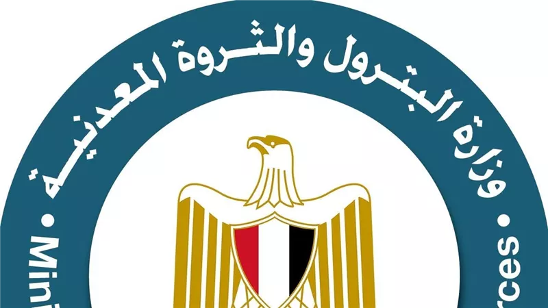وزير البترول نيابة تقدم التعازى والمواساة لأسر وأهالى المتوفين بحادث انقلاب البارج البحري 