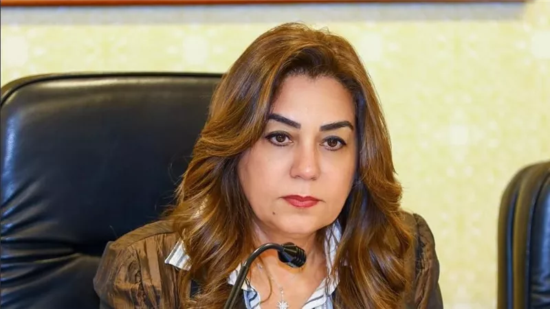 وزيرة التنمية المحلية تتابع مع محافظي المنوفية والجيزة تداعيات حادث الطريق الإقليمي