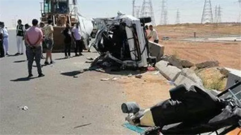 ارتفاع عدد المتوفين لـ9 وإصابة 11 آخرين بتصادم سيارتين ميكروباص بـ