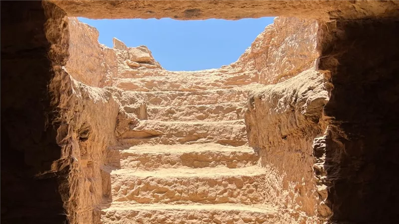 اكتشاف مقابر جديدة من العصرين اليوناني والروماني بنقوش هيروغليفية في الجبانة حول منطقة ضريح الآغاخان بأسوان