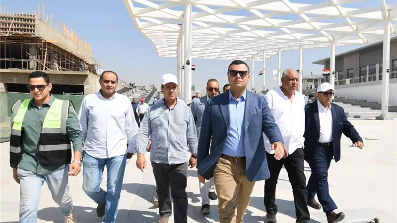 وزير الإسكان يتفقد المنطقة الاستثمارية ومشروع الأرينا بحدائق 