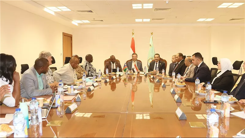 وزير الزراعة يبحث مع وفد برلماني ناميبي تعزيز التعاون في المجال الزراعي بين البلدين